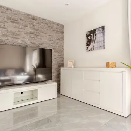 Comfort In Nivy New Downtown At Bus Station Apartman Pozsony